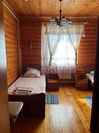 Гостиница Русь Богородицк Бюджетный двухместный номер с 2 отдельными кроватями-1